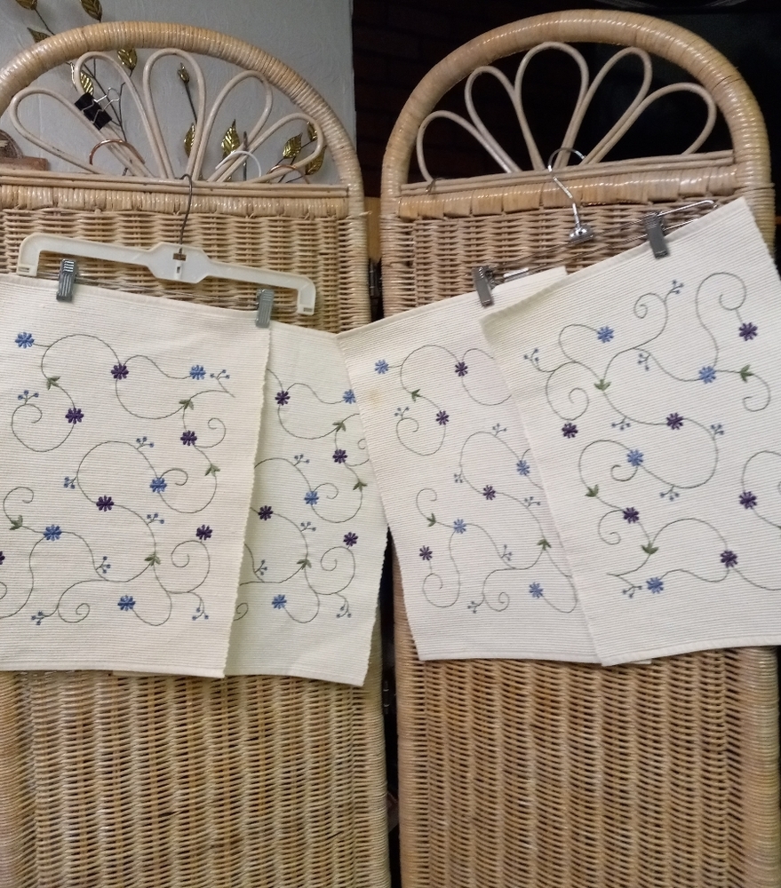 PlaceMats Linen  Ribbed Floral Ivory 💯% Cotton Vintage Set 4